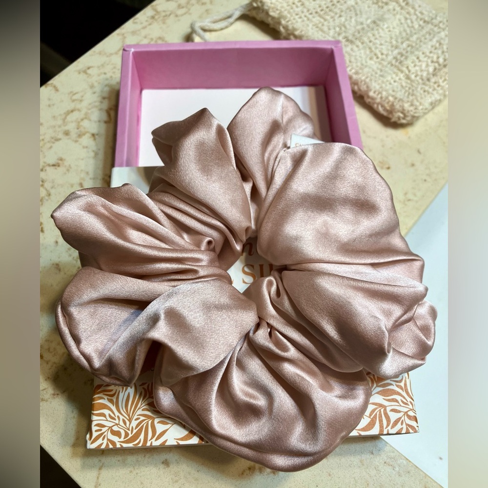 NWB, Curlfriend Collective XL Silk Scrunchie